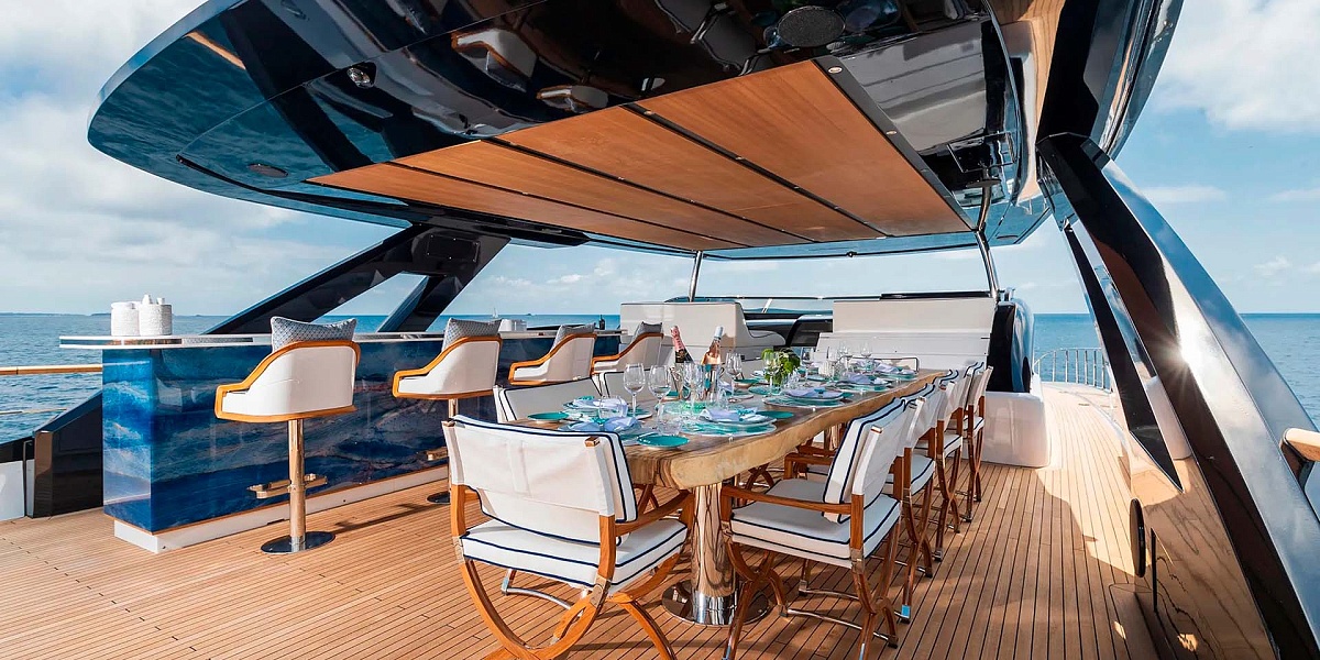 Аренда моторной мега яхты Amer 120 LAFAYETTE во Франции